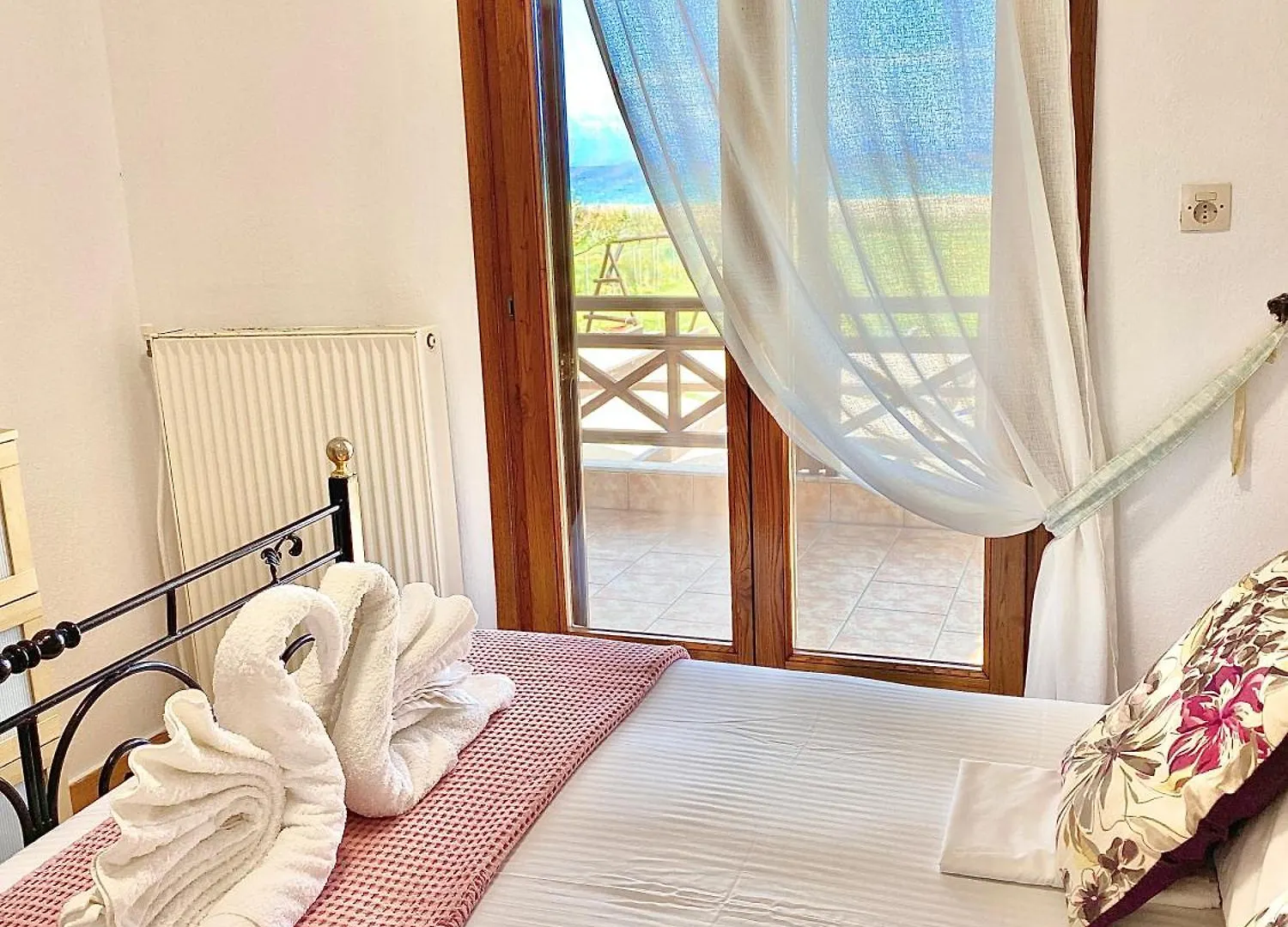 Seafront Oasis Beach Houses Ierissos Apartamento